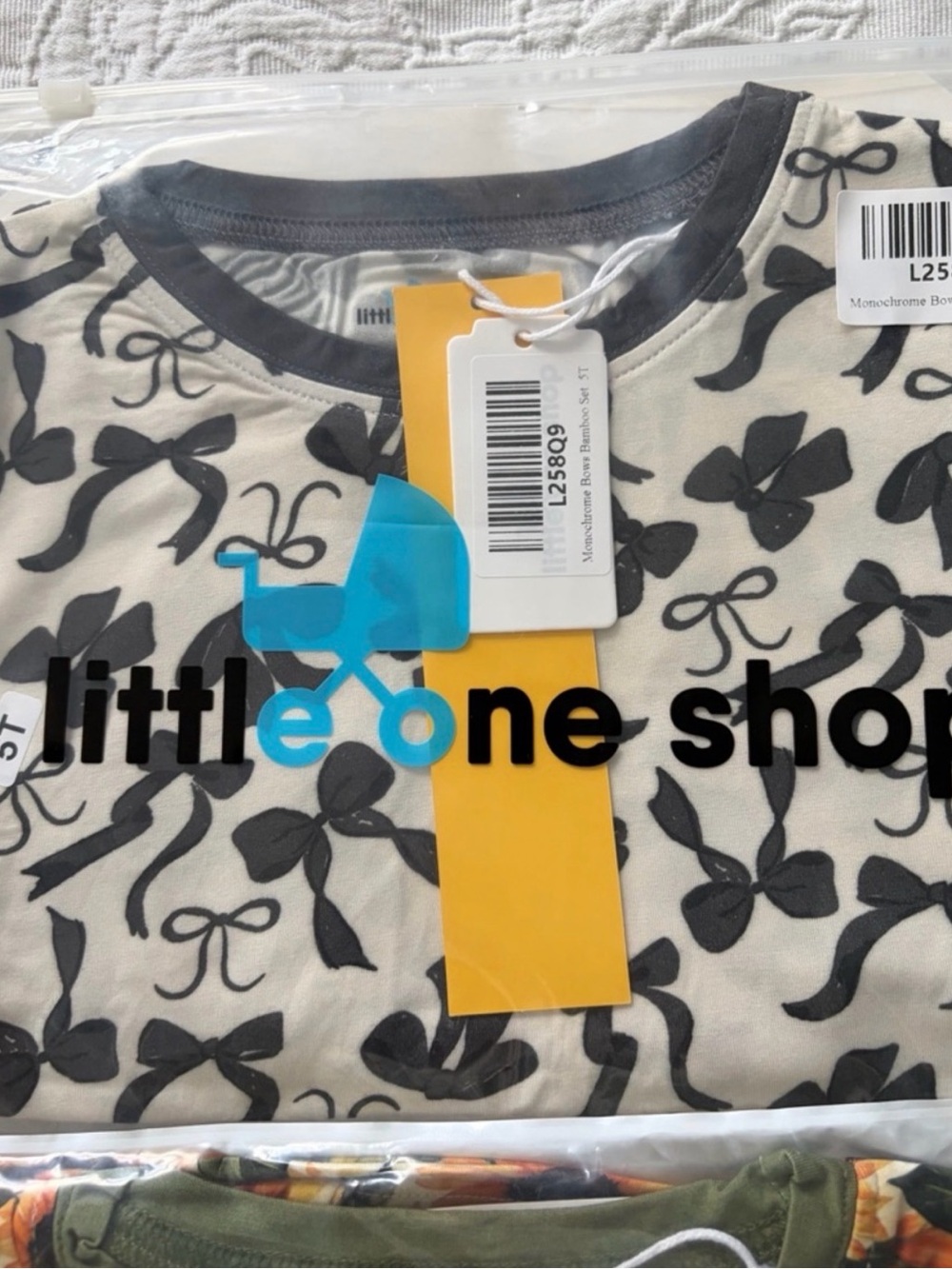 Little one shop girls 5T black bows pajamas new